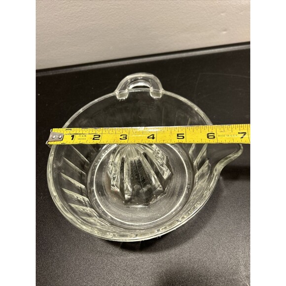 Vintage Heavy Large Clear Glass Hand Juicer Reamer Citrus Orange Lemon Easy Pour - Picture 3 of 10